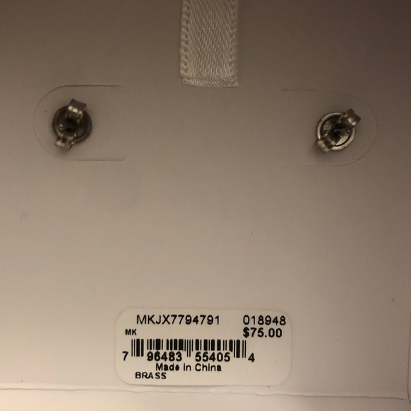 NIB MICHAEL KORS ROSE GOLD HEART💗 STUDS - Picture 4 of 5